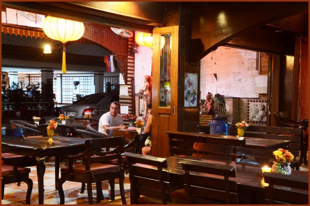 Gold Coast Inn Pattaya Buitenkant foto